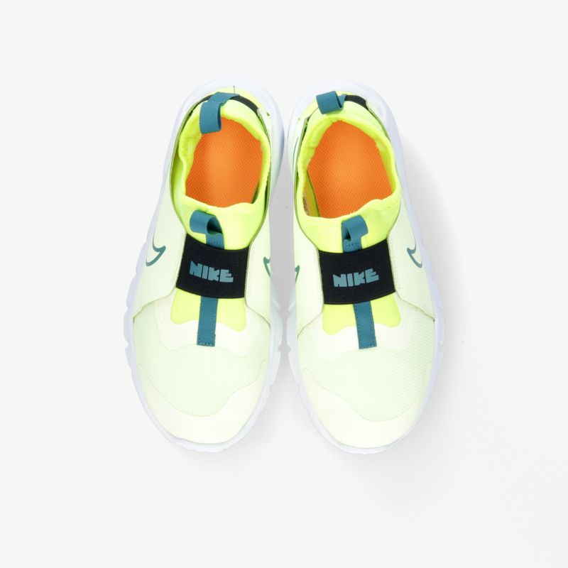 Moderne neonfarbene Sneaker mit flexiblen Slip-on-Design und weicher Innensohle für maximalen Komfort.