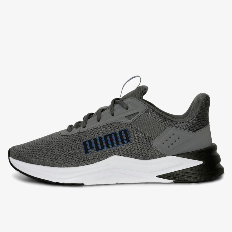 Moderner Sportschuh aus atmungsaktivem Mesh mit leichter, bequemer Passform und rutschfester Sohle seitlich dargestellt
