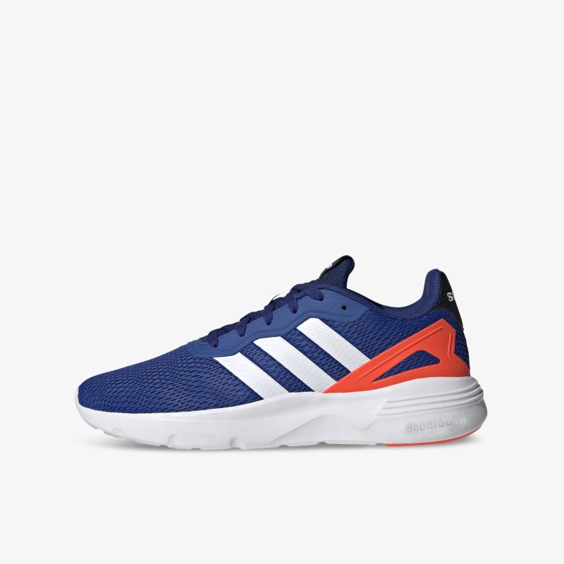 Moderner, atmungsaktiver Sportschuh in Blau mit auffälligen weißen und orangen Details. Bequem und strapazierfähig.