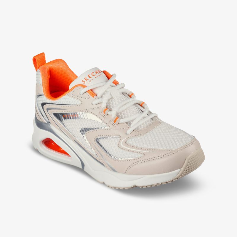 Stylischer Sneaker mit hellgrauen und orangen Akzenten. Komfortabel und atmungsaktiv für den täglichen Gebrauch.