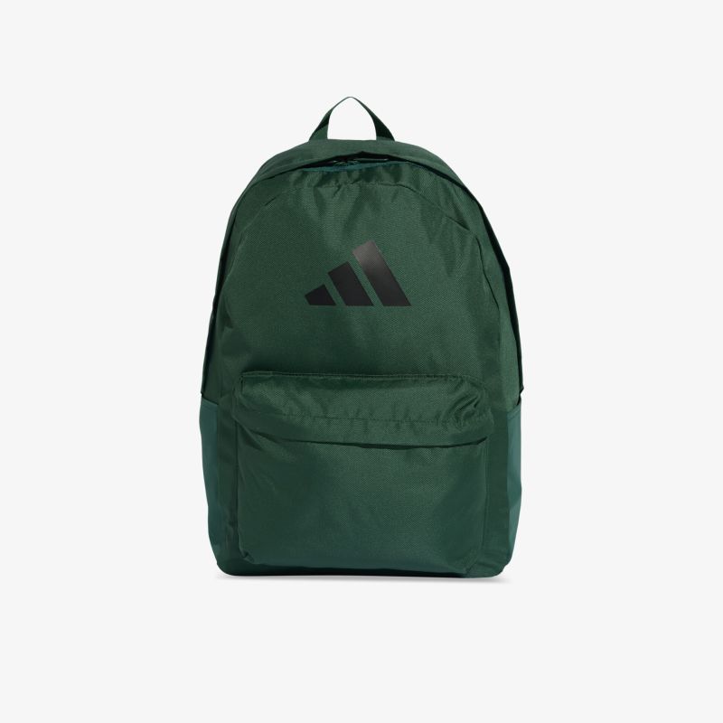 Grüner Rucksack mit Adidas Logo, großem Stauraum, Fronttasche und gepolstertem Tragegriff in klarer Frontansicht