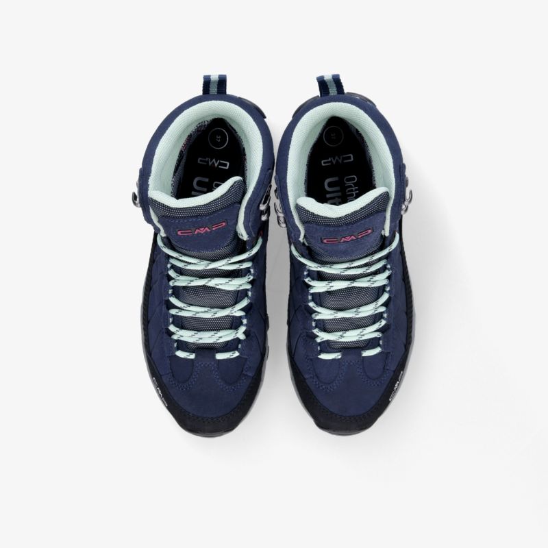 Outdoor-Schuhe in Blau mit rutschfester Sohle und bequemen Schnürsenkeln, ideal für vielseitige Abenteuer.