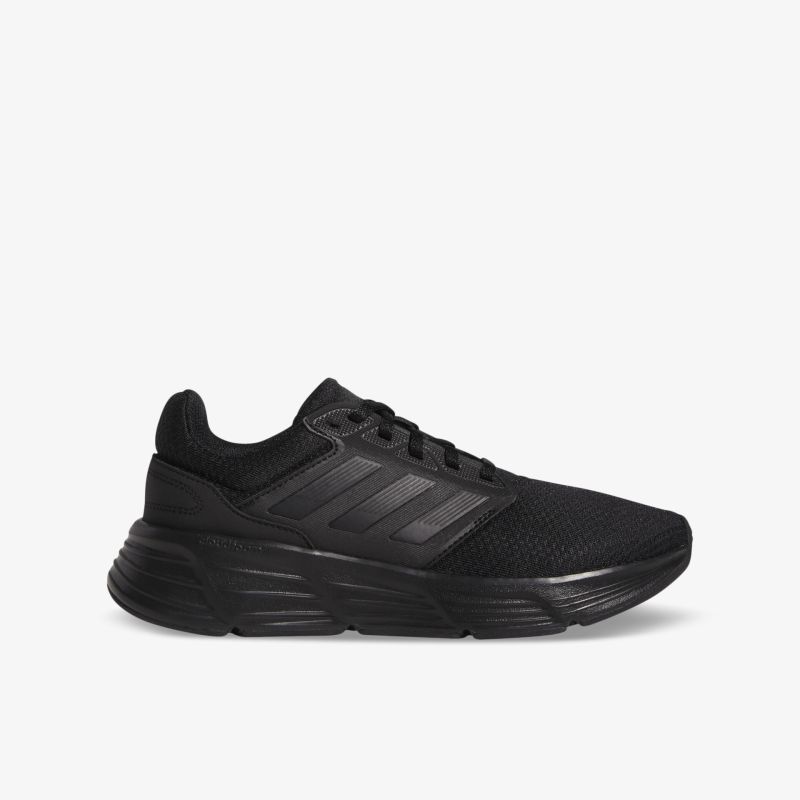 Schwarzer Sneaker mit leichtem Tragegefühl und vielseitigem Design für optimalen Komfort.