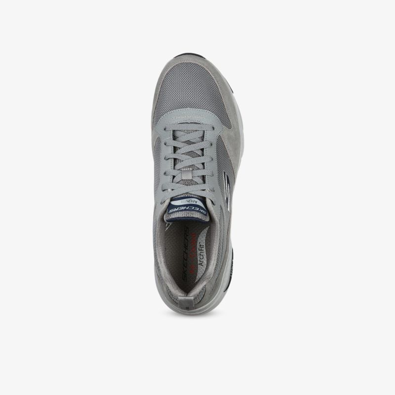 Grauer Sportschuh in Draufsicht mit atmungsaktivem Material und komfortabler Polsterung, modernes Design