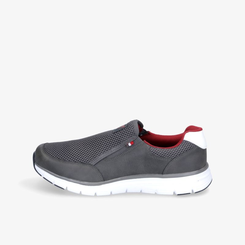 Moderner grauer Sneaker mit atmungsaktivem Mesh und weißer Sohle, ideal für sportliche Aktivitäten.