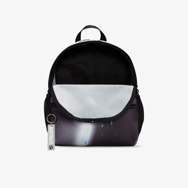 Moderner und stilvoller Rucksack mit großem Hauptfach und praktischer Fronttasche für vielseitigen Einsatz.