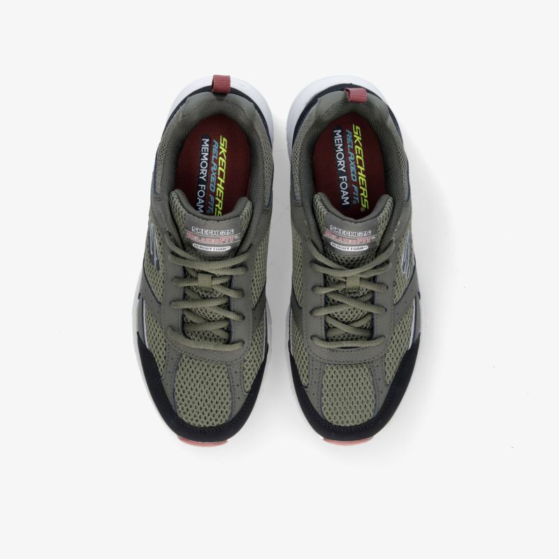 Modische und bequeme Sportschuhe in Grün mit atmungsaktivem Mesh-Design und robuster Sohle von oben.