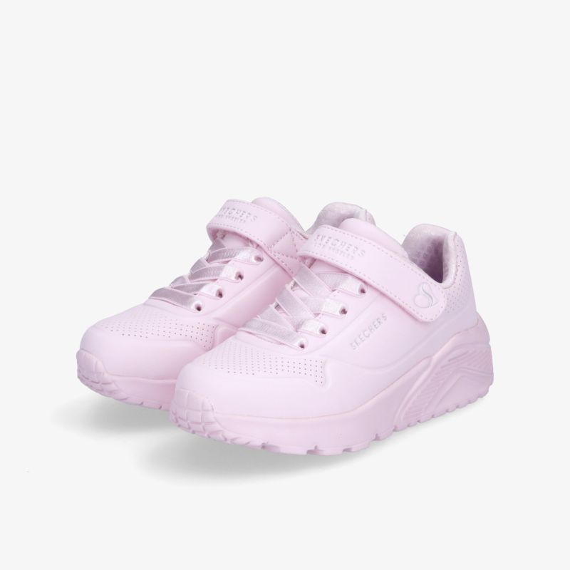 Pastellrosa Sneaker mit Velcro-Verschluss, sportlich und bequem, ideal für Alltag und Freizeit.