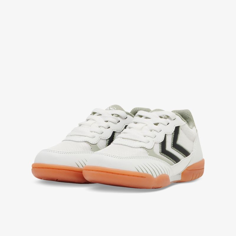 Hochwertige weiße Sportschuhe mit robuster Gummisohle und stylischem Design für optimalen Tragekomfort.
