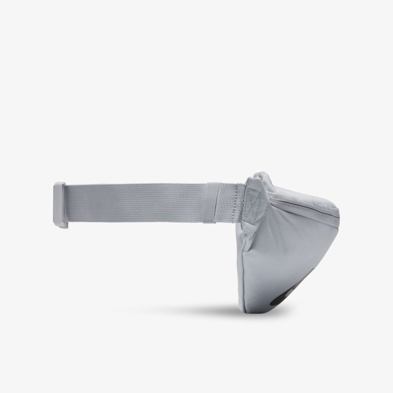 Graue Gürteltasche mit verstellbarem Riemen, ideal für unterwegs und sicheres Verstauen von kleinen Gegenständen.