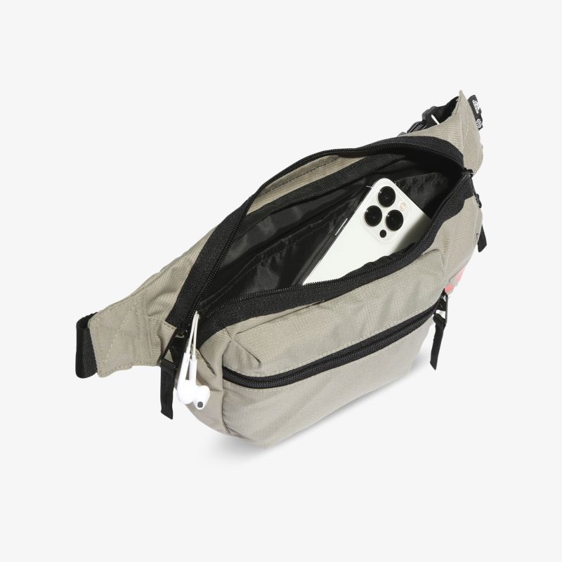 Moderne Gürteltasche mit mehreren Fächern, ideal für unterwegs. Strapazierfähig und stilvoll im Design.