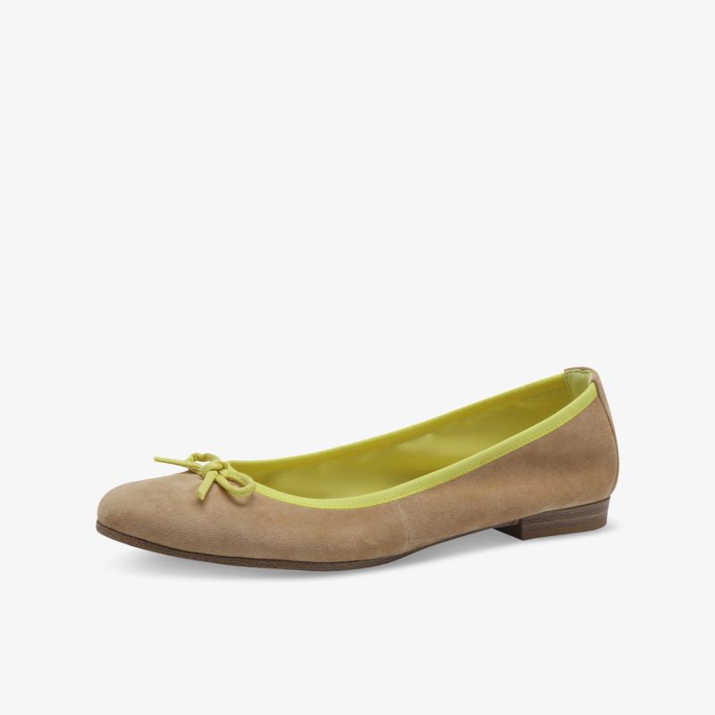 Beiger Ballerina mit gelbem Innenfutter und Schleife, komfortabel und leicht, elegante und flache Passform