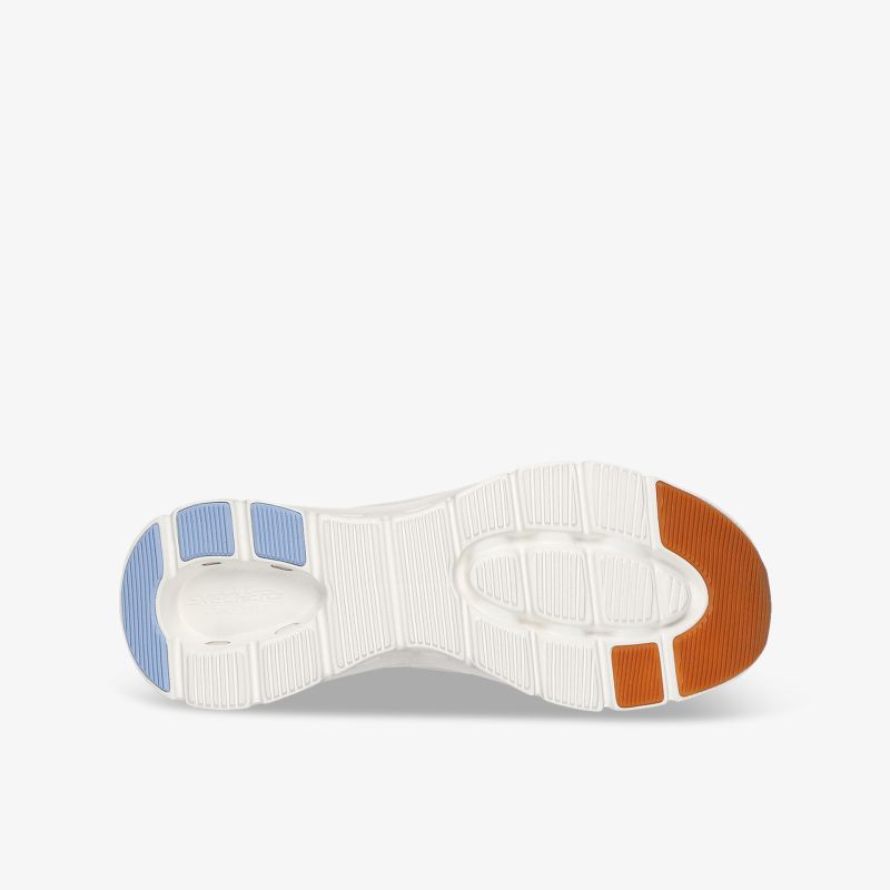 Weiße Schuhsohle mit blauem und orangefarbenem Profil, rutschfest und langlebig gestaltet