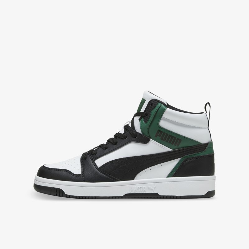 Moderner hoher Sneaker mit sportlichem Design, gepolstertem Knöchelbereich und robuster Sohle in seitlicher Ansicht