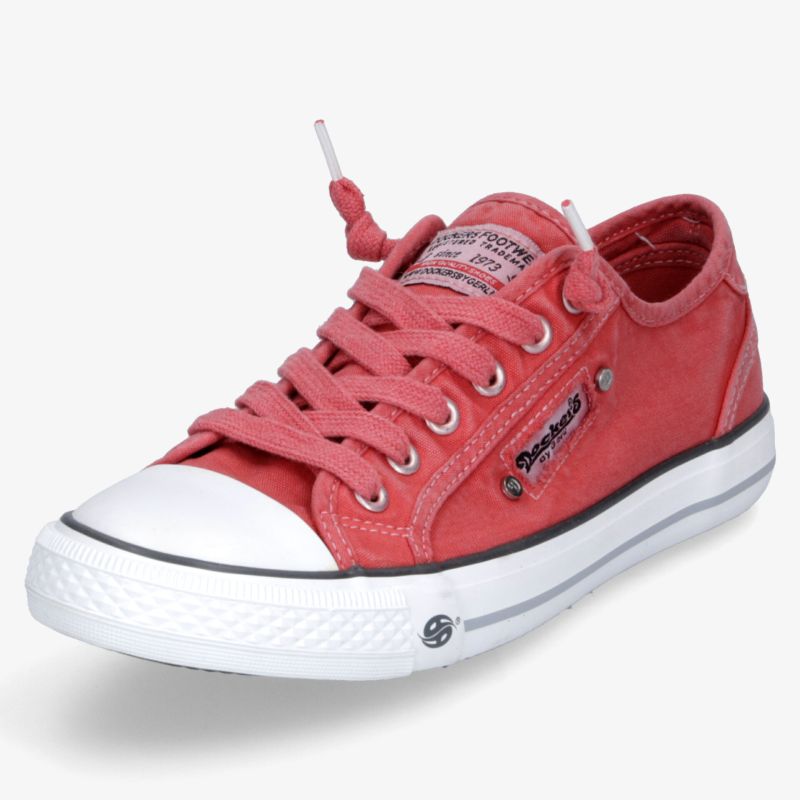 Roter Sneaker mit weißer Gummisohle, klassischer Schnürung und komfortabler Passform in seitlicher Ansicht