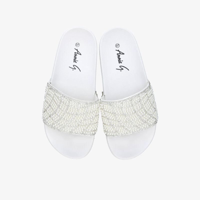 Weiße Slipper mit hochwertigem Perlendekor, komfortabel und modisch für einen eleganten Sommerlook