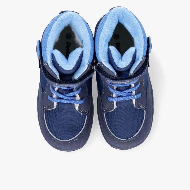 Robuste Sportschuhe in Blau mit hoher Knöchelstütze und bequemer Passform, Draufsicht auf beide Schuhe