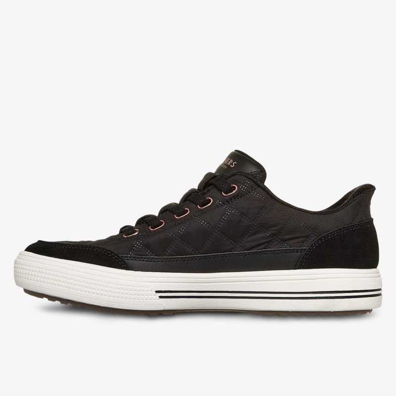 Moderner schwarzer Sneaker mit rutschfester Sohle und bequemem Tragekomfort