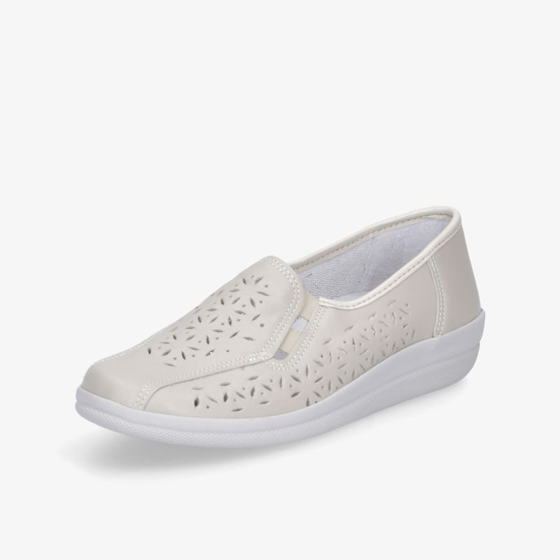 Beiger Slip-on Schuh mit atmungsaktivem, gemustertem Obermaterial und rutschfester Sohle für hohen Tragekomfort