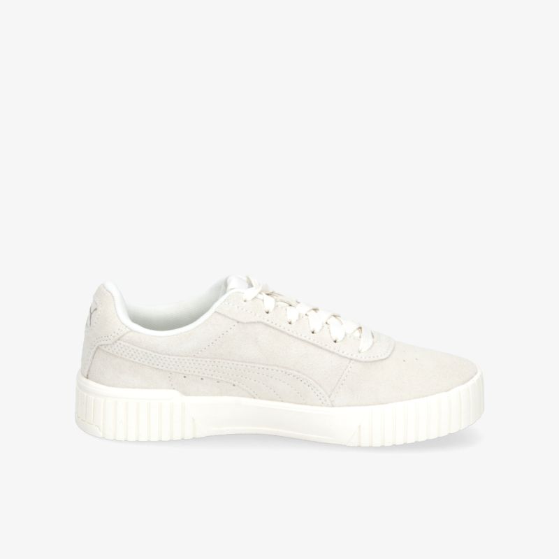 Moderner weißer Sneaker in seitlicher Ansicht mit robuster Sohle und komfortablem Design