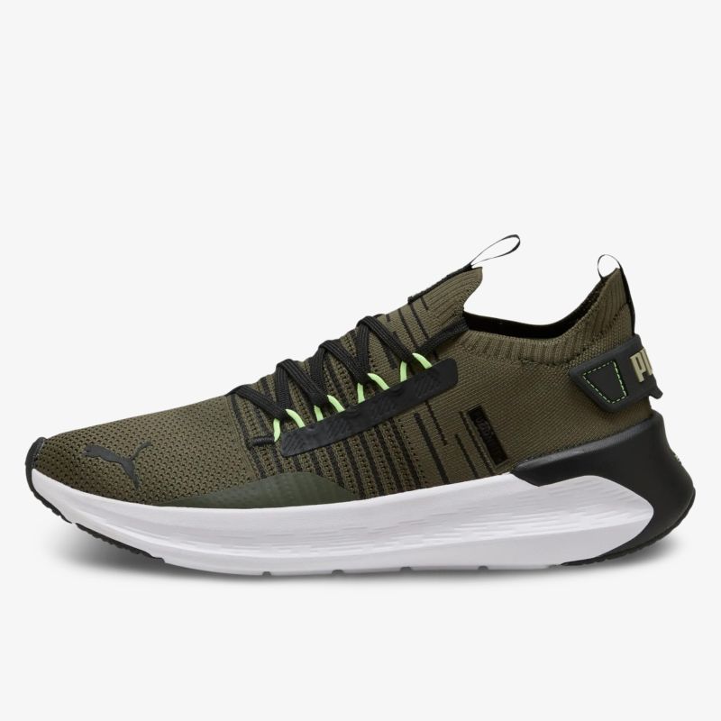leichter atmungsaktiver Sneaker mit flexibler Sohle und modernem Design in seitlicher Ansicht