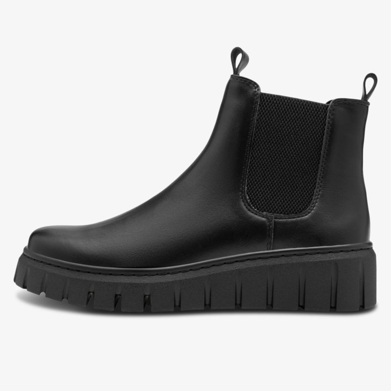 Robuster schwarzer Chelsea Boot mit elastischem Einsatz und profilierter Gummisohle für hohen Komfort