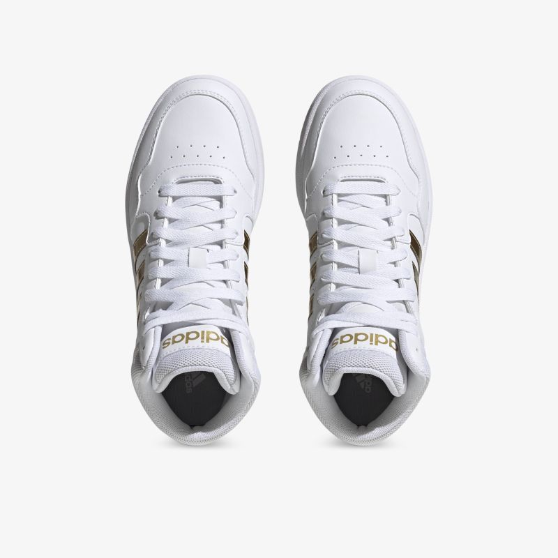 Stylische weiße Sneakers mit klassischem Design und markantem Logo auf der Zunge. Perfekt für jeden Anlass.