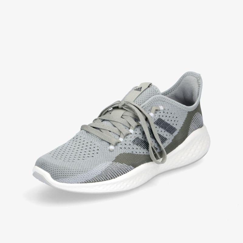 Grauer Sneaker mit atmungsaktivem Material und sportlichem Design, ideal für Komfort und Flexibilität.
