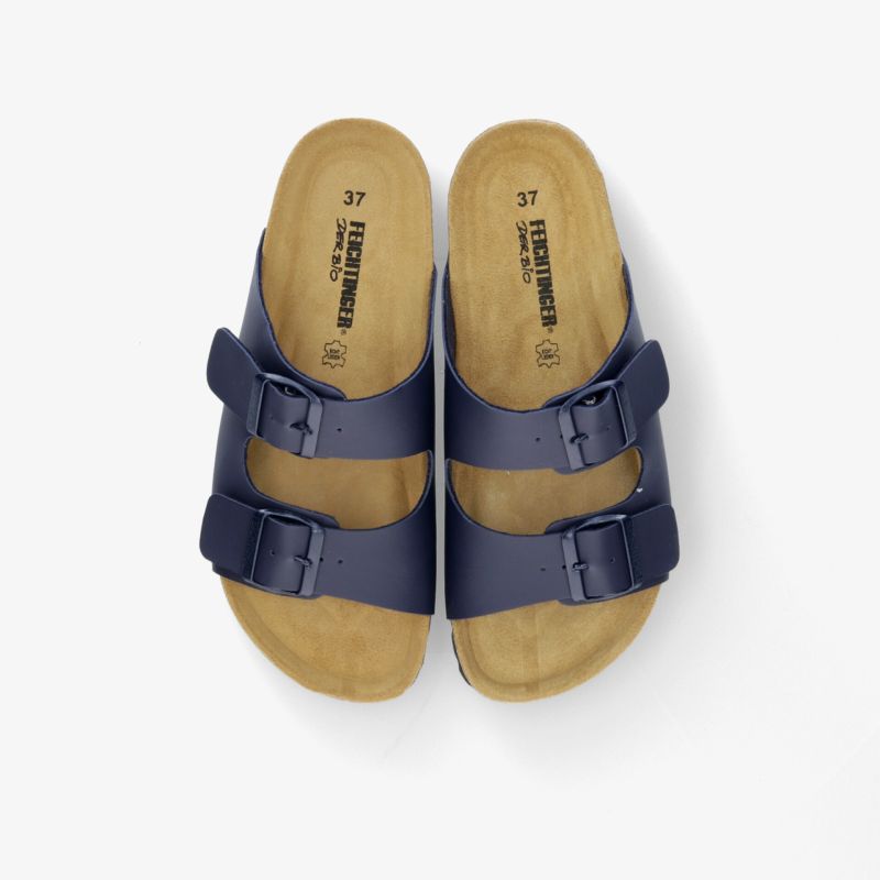 Bequeme Sandalen mit verstellbaren Doppelriemen in eleganter Lederoptik. Komfortable und stilvolle Wahl.