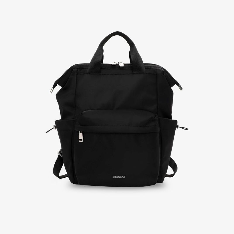 Schwarzer robuster Rucksack mit geräumigem Hauptfach und Fronttasche, bequem zu tragen, modernes Design