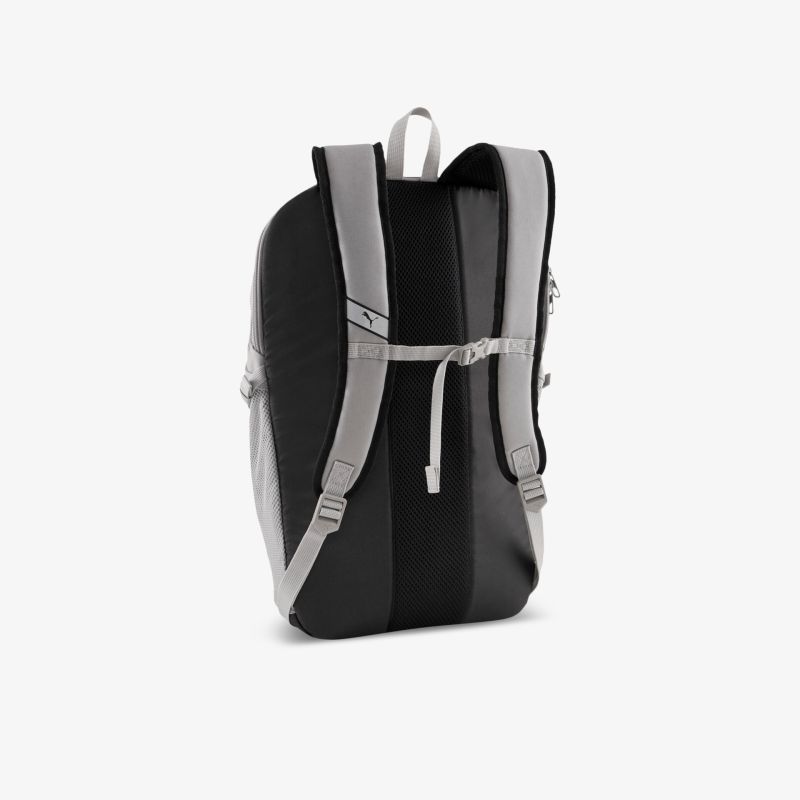 Stilvoller und ergonomischer schwarzer Rucksack mit verstellbaren, gepolsterten Trägern für optimalen Komfort.