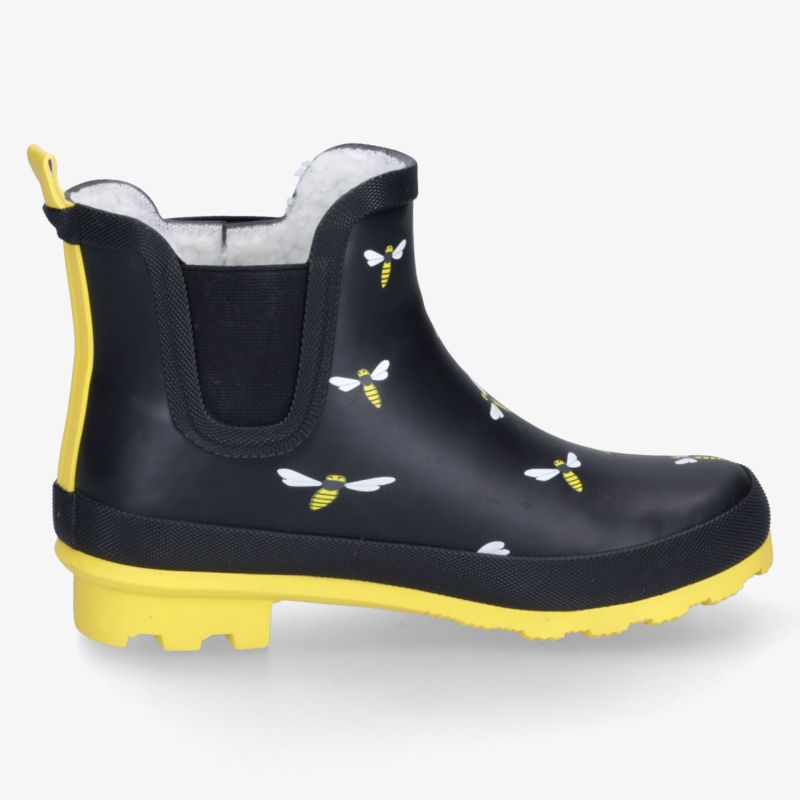 Schwarzer Gummistiefel mit Bienenmuster und rutschfester gelber Sohle, ideal für nasse Bedingungen.