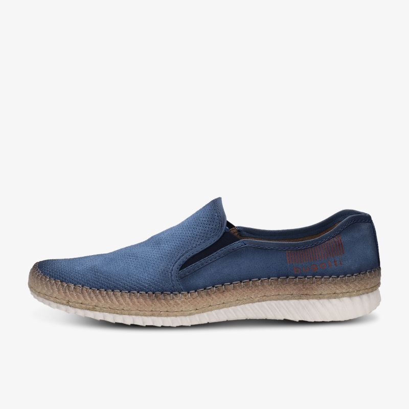 Eleganter, blauer Slip-On-Schuh mit kontrastierender Sohle für optimalen Tragekomfort und Stil.