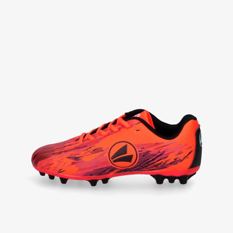 Leichter und dynamischer Fußballschuh in rot mit schwarzem Design und griffiger Sohle für besten Halt auf Rasen