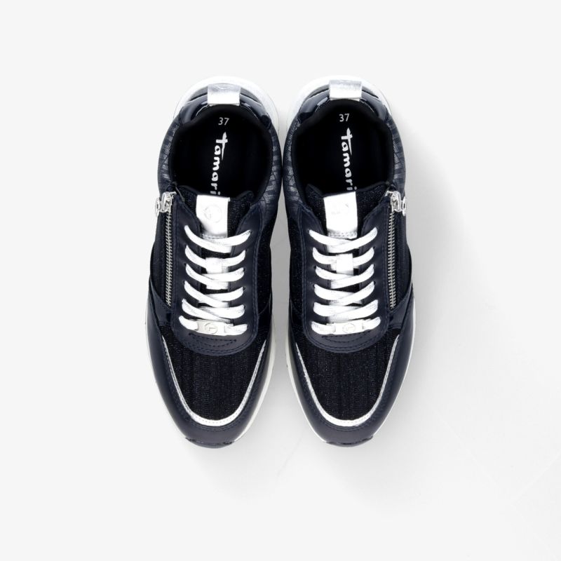 Elegante schwarze Sneakers mit weißer Schnürung und bequemer Passform, ideal für den Alltag.