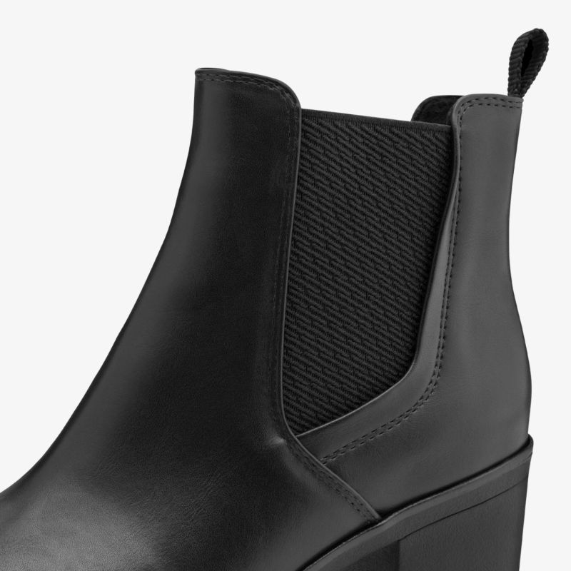 Schwarzer Chelsea Boot mit elastischem Seiteneinsatz und stabilem Blockabsatz aus glattem Leder