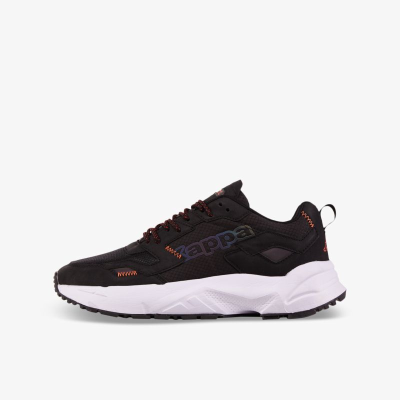 Moderner schwarzer Sneaker mit kontrastierender weißer Sohle und rot-schwarzen Details, perfekt für Alltag und Sport.