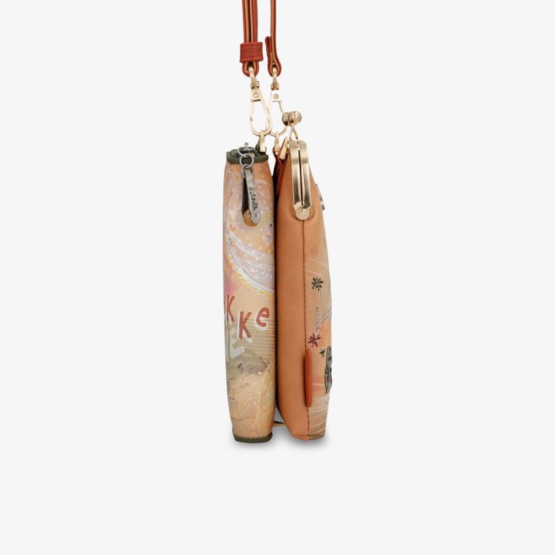 Seitenansicht von zwei eleganten, kompakten Taschen mit bequemen Tragegurten und robustem Material