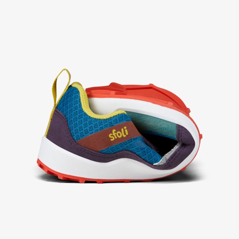 Lebendiger, bequemer Sportschuh mit flexibler Sohle und dynamischem Design, ideal für vielfältigen Einsatz.