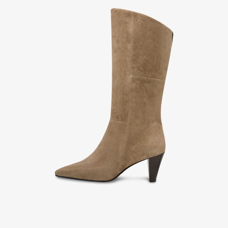 Eleganter Stiefel mit spitz zulaufender Vorderseite und mittelhohem Absatz in braunem Kunstleder