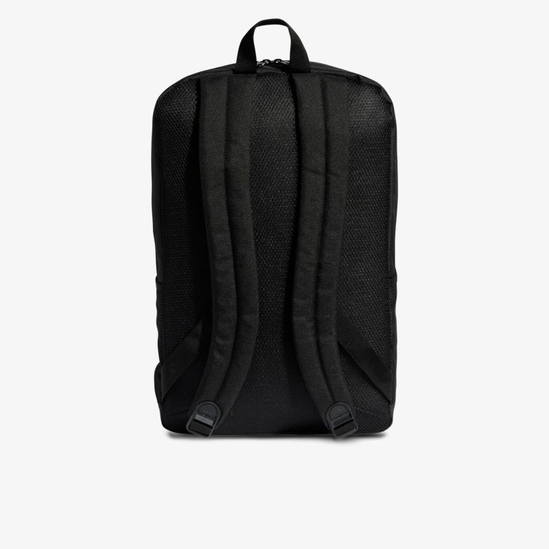 Schwarzer Rucksack mit gepolsterten Schultergurten und einfachem Tragegriff, robust und ergonomisch geformt