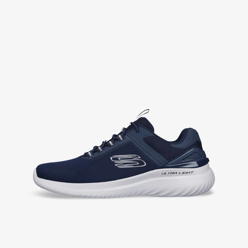 Bequemer Navy-Sneaker mit atmungsaktivem Mesh-Obermaterial und rutschfester Sohle.