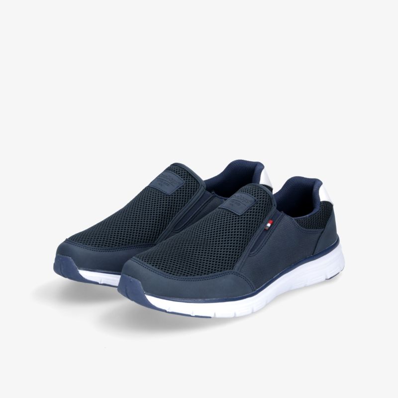 Bequeme, modische Slip-On Schuhe in Dunkelblau mit flexibler Sohle und atmungsaktivem Obermaterial.