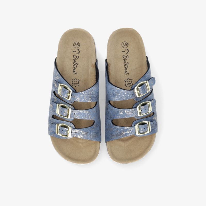 Bequeme Sandalen mit drei verstellbaren Schnallen und weichem Fußbett in heller Farbe, optimale Passform und Komfort