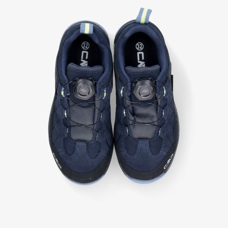 Bequeme und robuste blaue Schuhe mit sportlichem Design und rutschfester Sohle, ideal für vielfältige Aktivitäten.