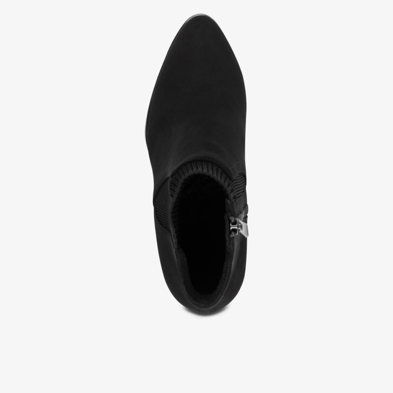 Eleganter schwarzer Schuh mit spitz zulaufender Form und praktischem Reißverschluss für komfortables Tragen
