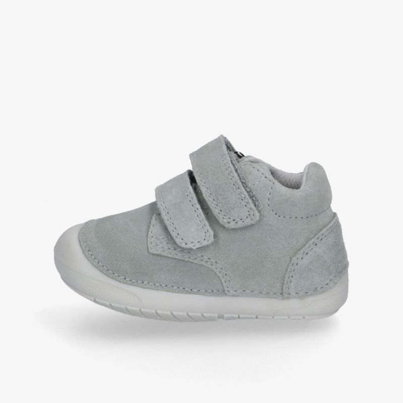 Grau Kinderhalbschuh mit flexibler Sohle und praktischen Klettverschlüssen für einfachen und sicheren Halt