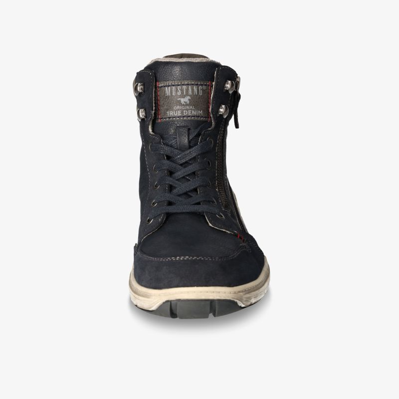 Langlebiger schwarzer Schnürstiefel mit rutschfester Sohle und modischem Design, ideal für vielseitige Gelegenheiten.