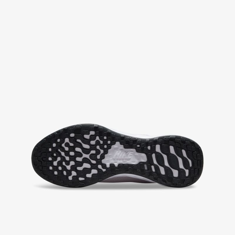 Robuste Schuhsohle mit rutschfestem Profil und optimaler Dämpfung für sicheren Halt und hohen Tragekomfort.