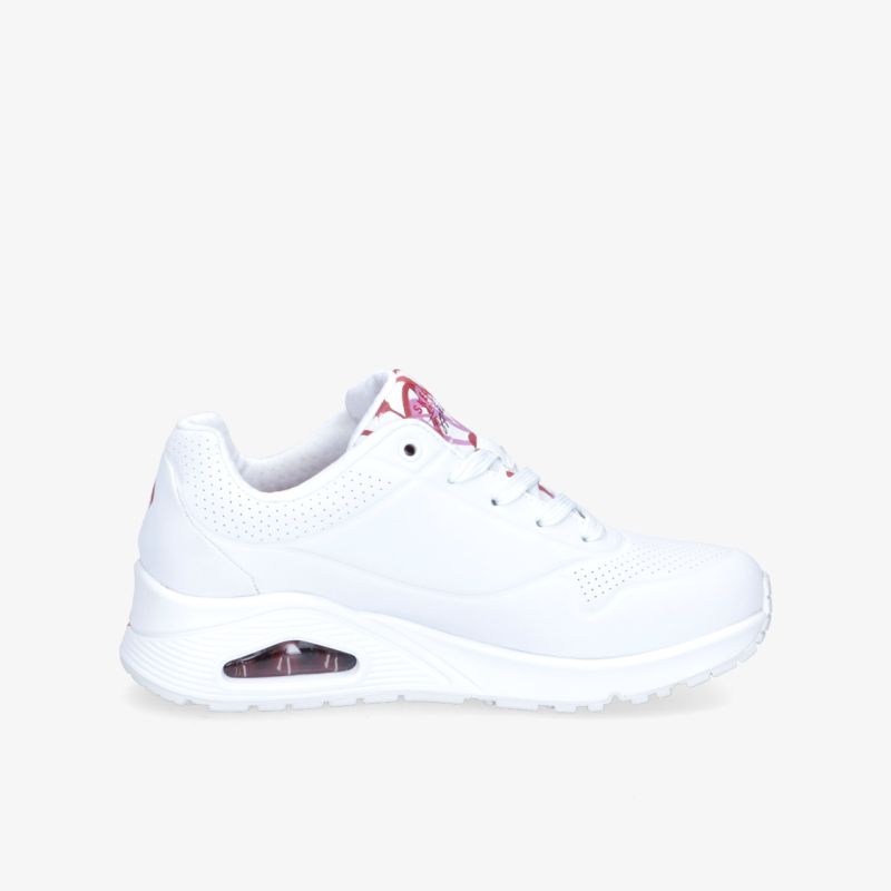 Moderner weißer Sneaker mit luftgepolsterter Sohle und stilvoller Optik für sportlichen Look.